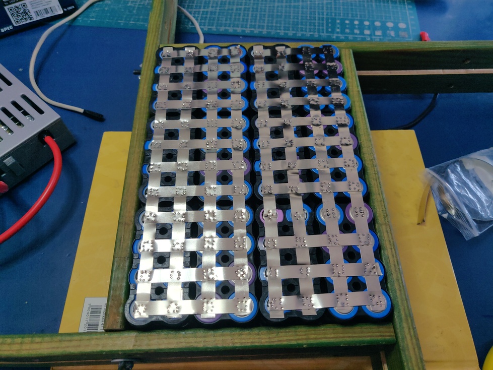 thumb-interblock-nickel-strips-welded.jpg